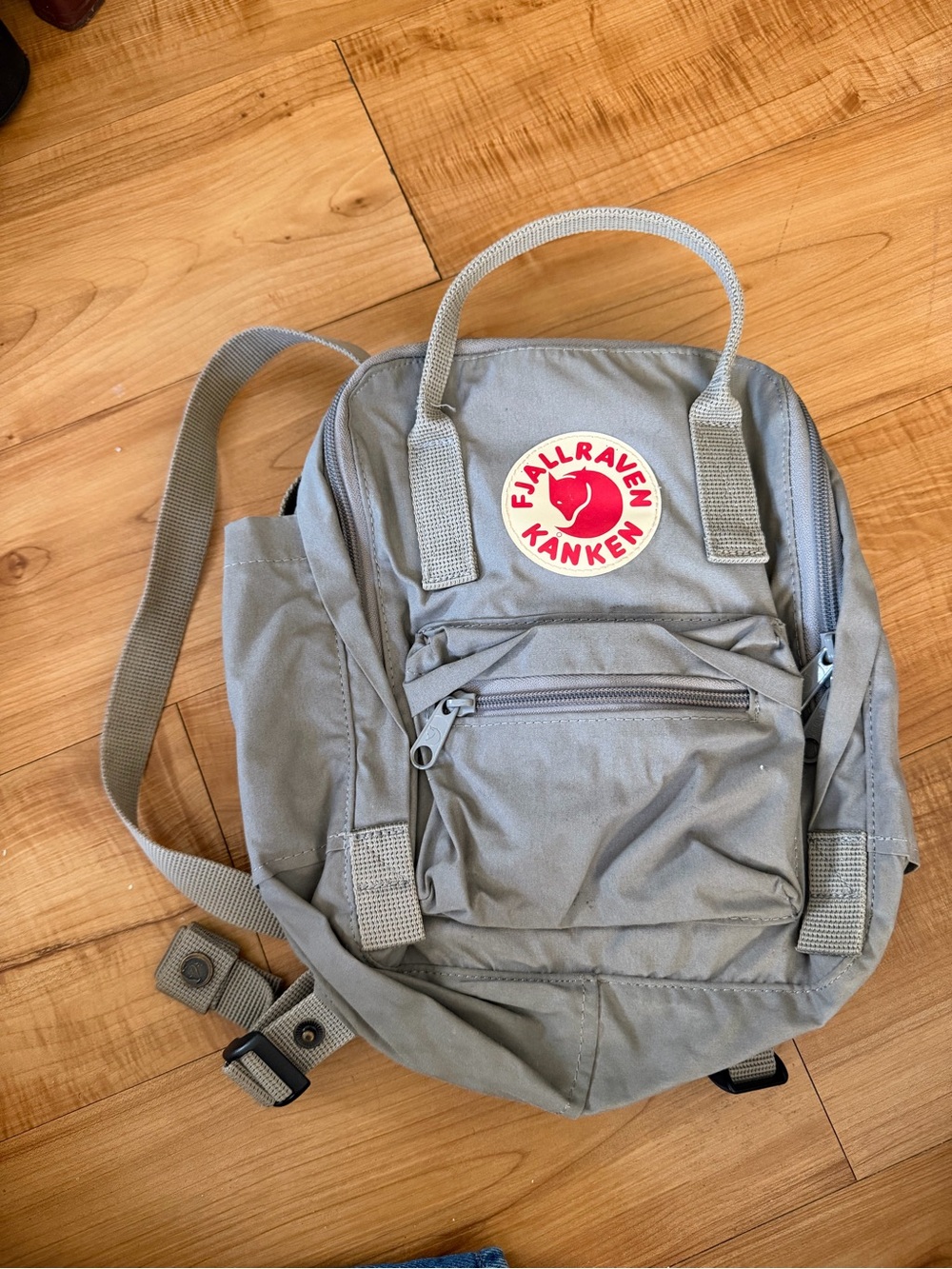 Kånken Mini Backpack - Light Gray